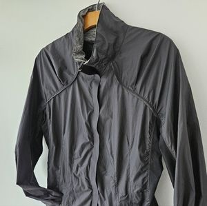 Excellent condition, women's Lululemon Essential running jacket - Size 6